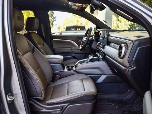 Used 2025 Chevrolet Colorado ZR2 w/ ZR2 Bison Edition image 15