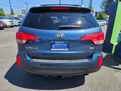 Used 2014 Kia Sorento LX w/ Touring Package (LX) AWD/4WD image 4