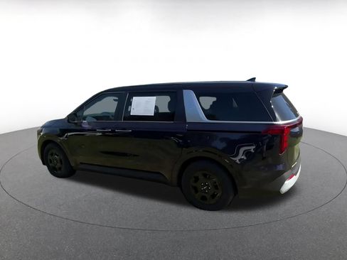 Used 2026 Kia Carnival FWD image 11