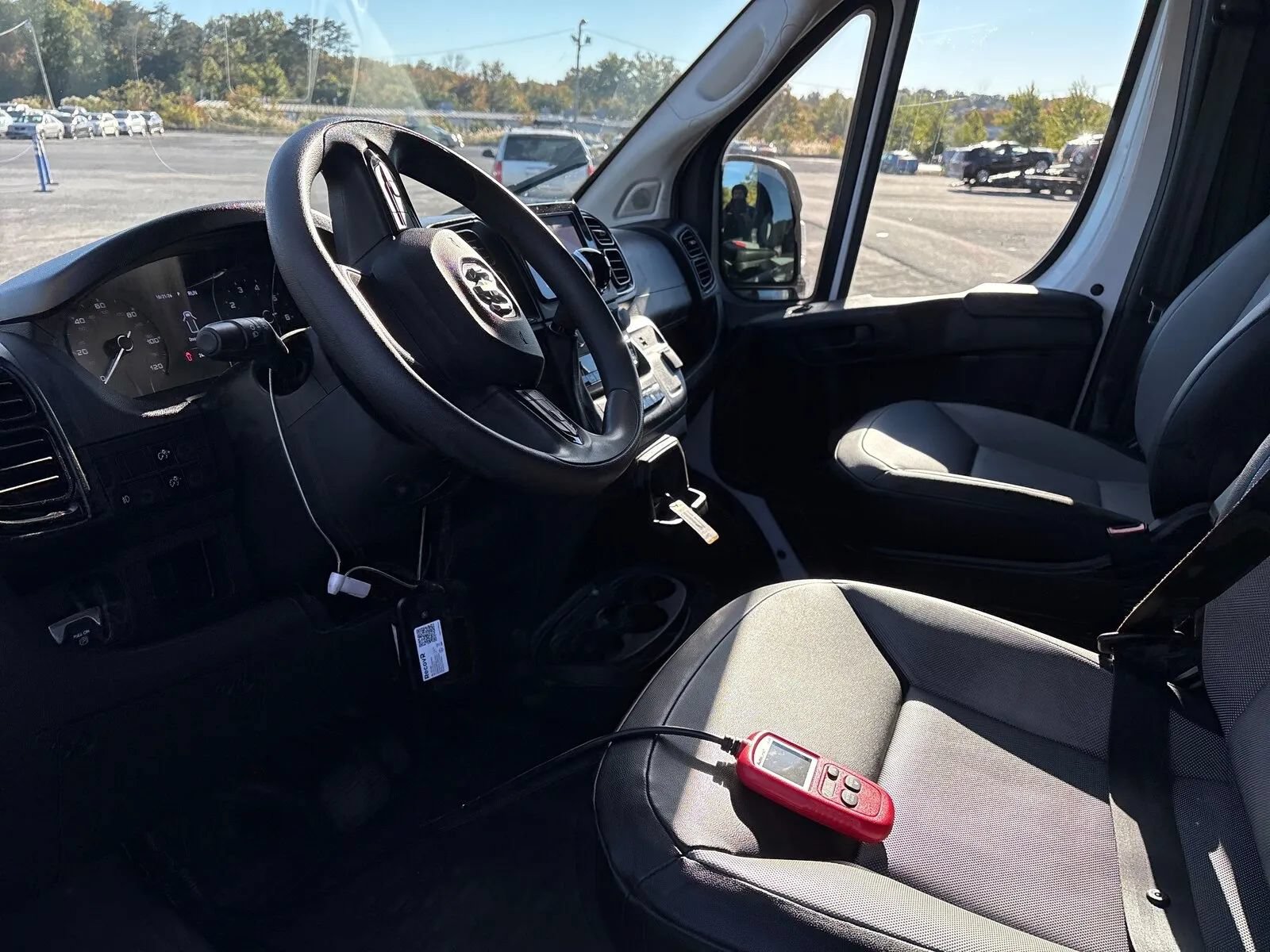 Used 2025 RAM ProMaster 2500 w/ Convenience Group FWD image 4