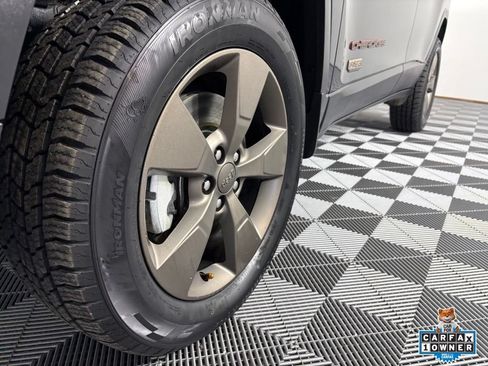 Used 2017 Jeep Cherokee 75th Anniversary AWD/4WD image 14