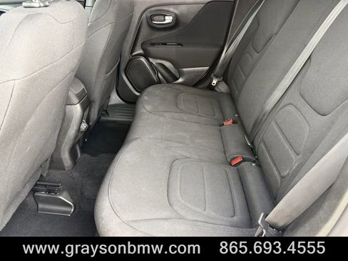 Used 2020 Jeep Renegade Latitude w/ Cold Weather Group image 29