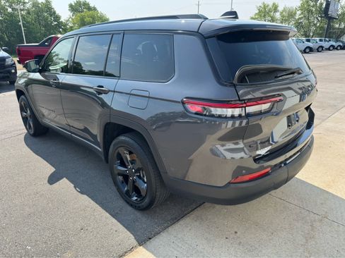 Used 2022 Jeep Grand Cherokee L Laredo image 5