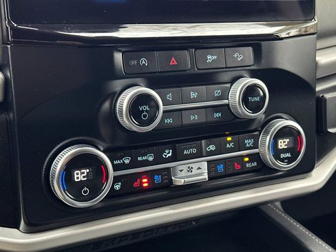 Used 2024 Ford Expedition XLT image 25