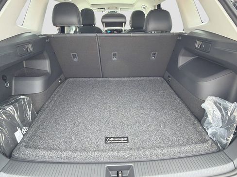 Used 2026 Volkswagen Tiguan SE FWD image 11
