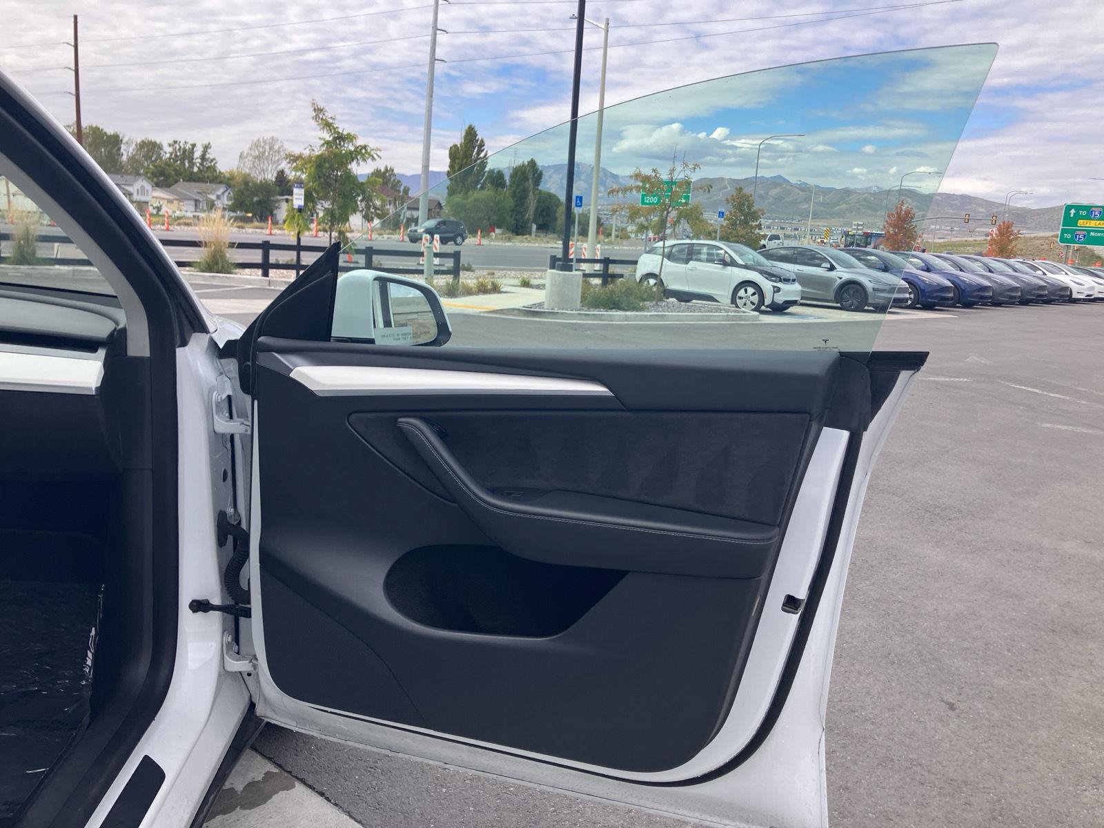Used 2023 Tesla Model Y Performance AWD/4WD image 21