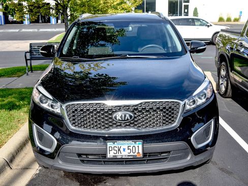 Used 2018 Kia Sorento FWD image 3