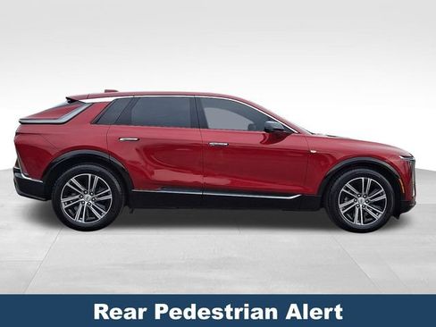 Used 2024 Cadillac Lyriq Luxury AWD/4WD image 9
