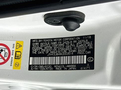 Used 2019 Lexus UX 200 w/ Premium Package FWD image 12