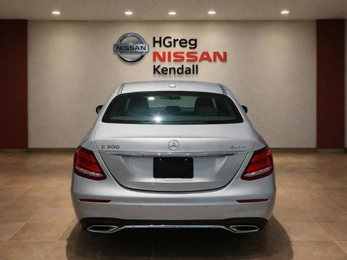 Used 2018 Mercedes-Benz E 300 4MATIC w/ Premium 2 Package (Q02) image 6