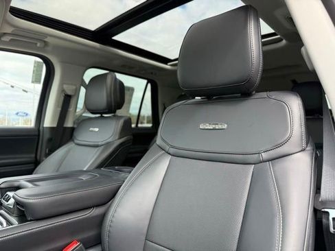 New 2026 Ford Expedition Platinum image 17