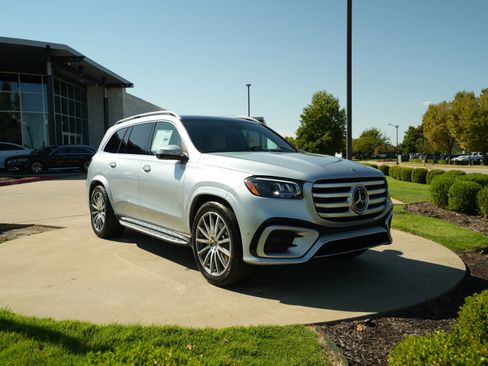 New 2026 Mercedes-Benz GLS 450 4MATIC image 9