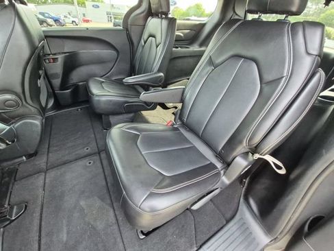 Used 2025 Chrysler Pacifica Select FWD image 29