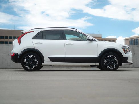 Used 2023 Kia Niro Wind FWD image 20