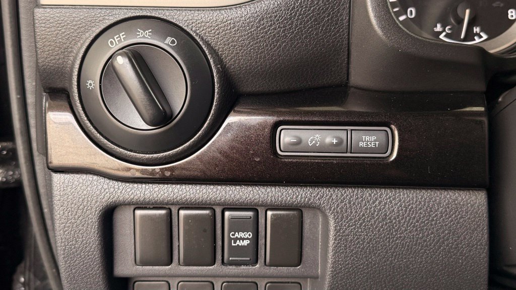 Used 2017 Nissan Titan SV RWD image 28