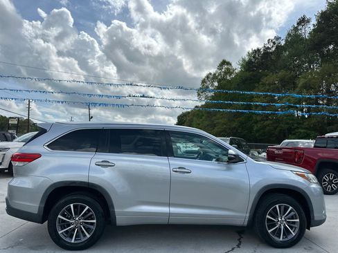 Used 2018 Toyota Highlander XLE FWD image 8