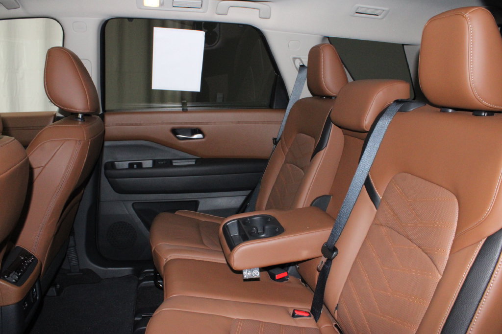 Certified 2024 Nissan Pathfinder Platinum w/ Cargo Package AWD/4WD image 22