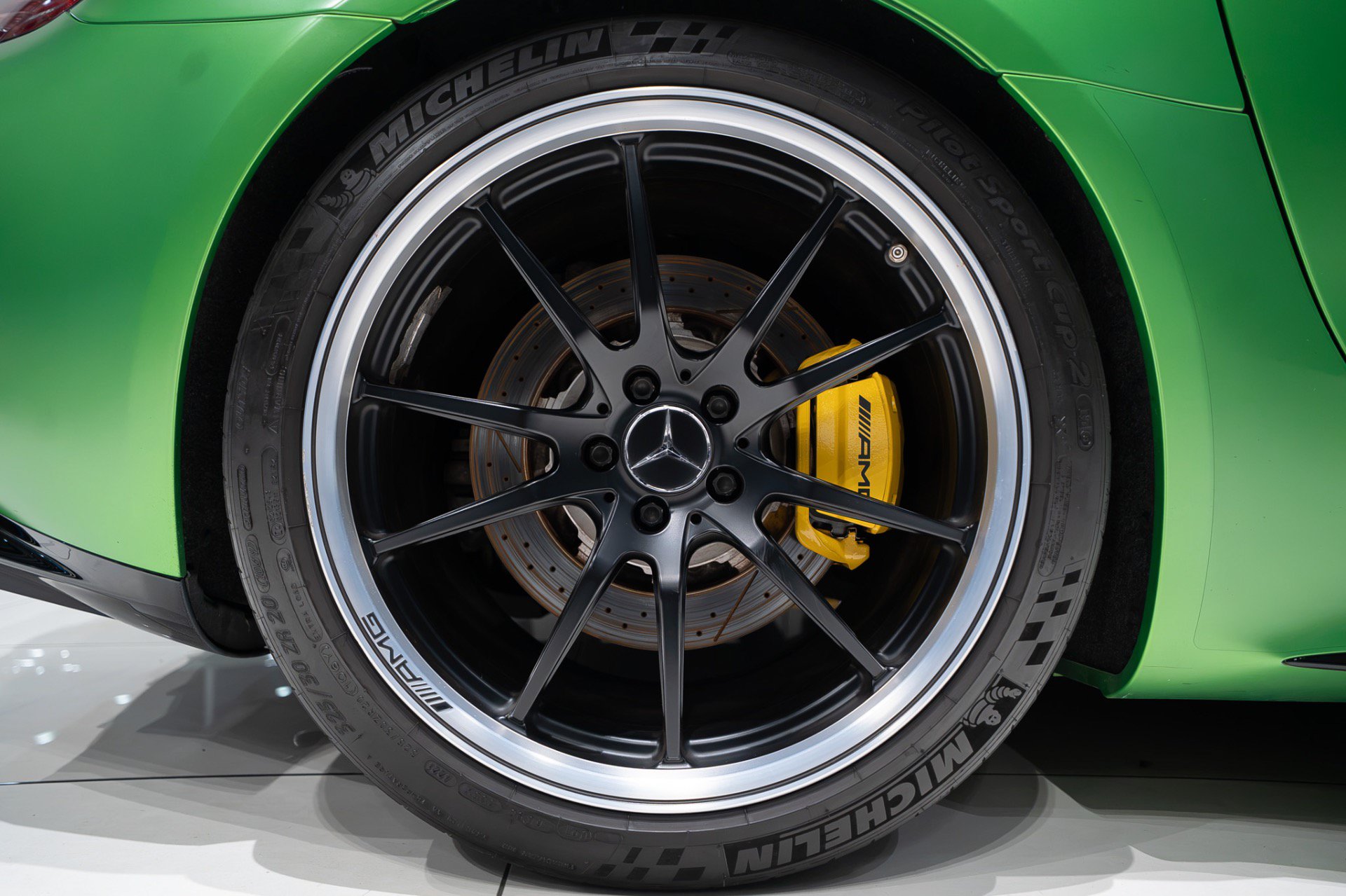 Used 2018 Mercedes-Benz AMG GT R w/ Exclusive Interior Package image 40