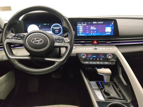 Used 2023 Hyundai Elantra Limited w/ Preferred Accessory Package FWD image 22