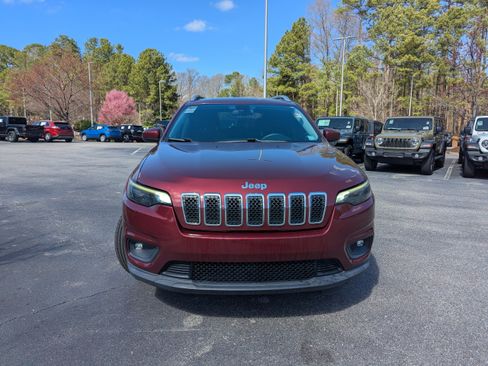 Used 2019 Jeep Cherokee Latitude w/ Popular Appearance Group image 2