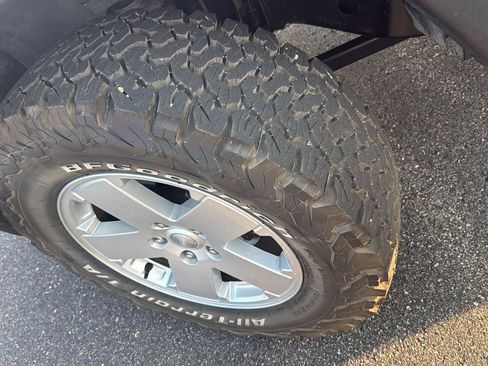 Used 2013 Jeep Wrangler Sport AWD/4WD image 11