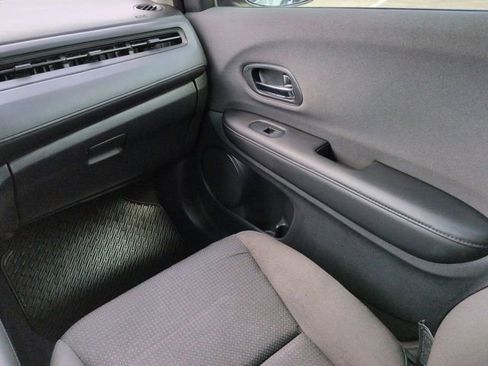 Used 2020 Honda HR-V LX image 17