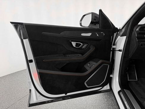 Used 2024 Lamborghini Urus Performante image 11