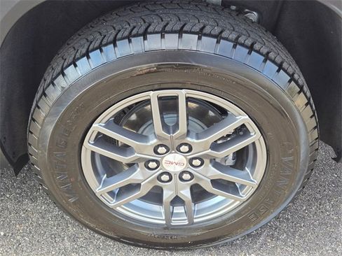 Used 2025 GMC Acadia Elevation image 11