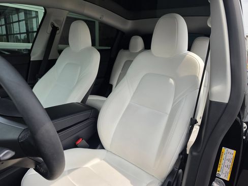Used 2025 Tesla Model Y Long Range AWD/4WD image 9
