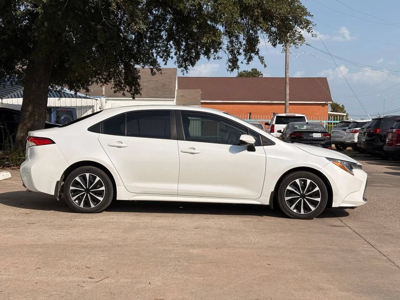 Used 2023 Toyota Corolla LE FWD image 2