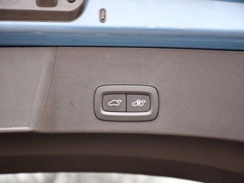 Certified 2025 Volvo XC40 B5 Core image 26