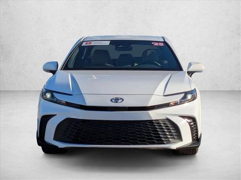 Certified 2025 Toyota Camry SE image 2