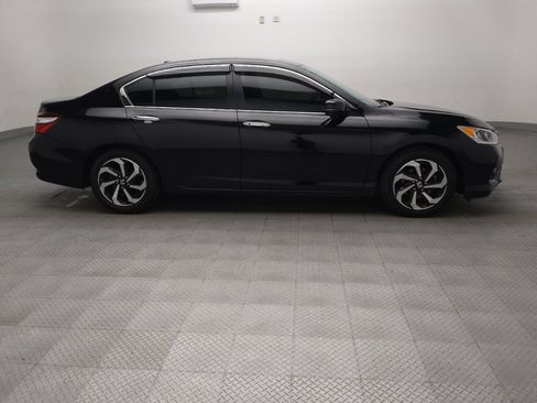 Used 2017 Honda Accord SE image 11