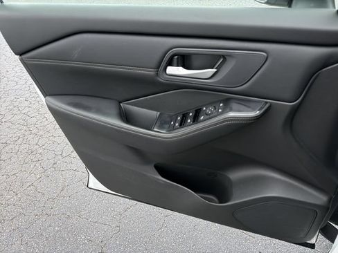 Used 2024 Nissan Rogue SV w/ SV Premium Package FWD image 23