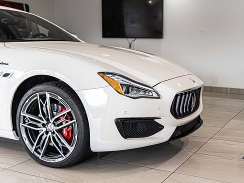Used 2023 Maserati Quattroporte Modena Q4 AWD/4WD image 3