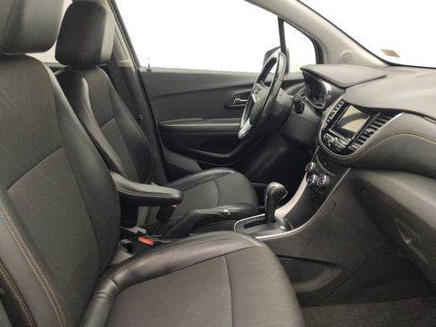 Used 2019 Chevrolet Trax LT w/ LT Convenience Package FWD image 21