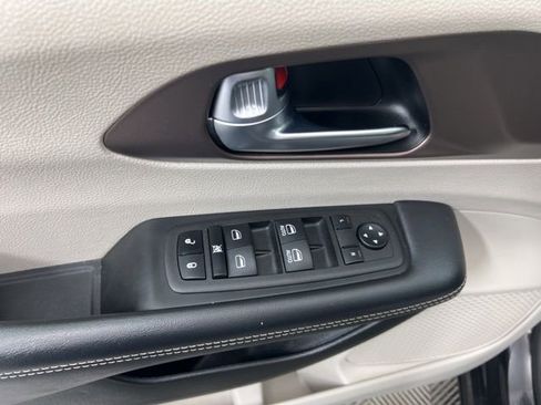 Used 2023 Chrysler Voyager LX FWD image 15