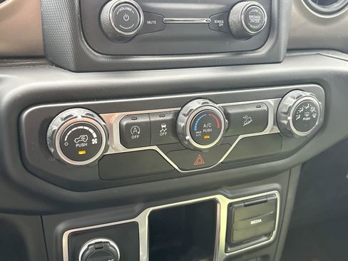 Used 2018 Jeep Wrangler Unlimited Sport image 20