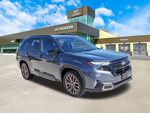 Used 2025 Subaru Forester Sport image 3