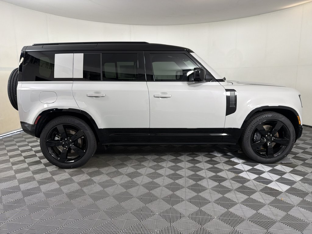 New 2026 Land Rover Defender 110 X-Dynamic SE AWD/4WD image 8
