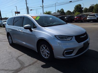 Used 2023 Chrysler Pacifica Touring-L