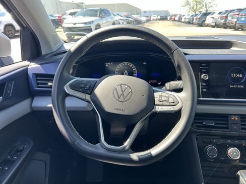 Certified 2023 Volkswagen Taos SE w/ Panoramic Sunroof Package image 10