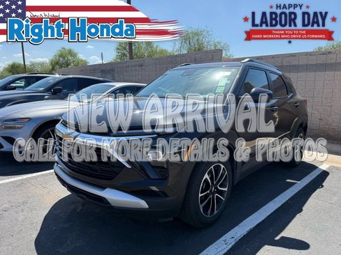 Used 2025 Chevrolet TrailBlazer LT FWD image 1