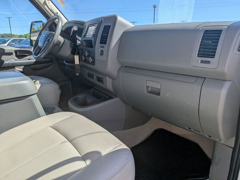 Used 2021 Nissan NV 3500 SL image 29