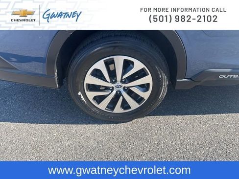 Used 2022 Subaru Outback Premium image 11