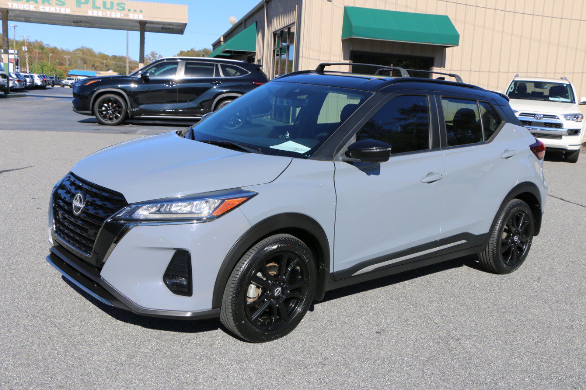 Used 2022 Nissan Kicks SR w/ Interior Electronics Package FWD image 1