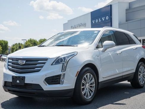 Used 2017 Cadillac XT5 Luxury w/ Driver Awareness Package AWD/4WD image 3
