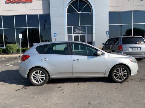 Used 2011 Kia Forte EX image 2