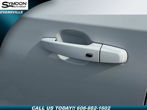 Used 2024 GMC Terrain SLE image 6