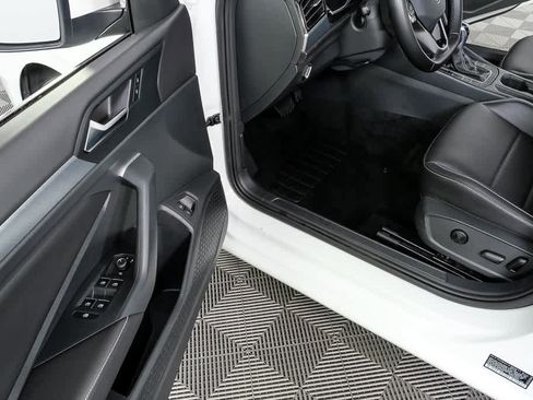 Used 2023 Volkswagen Jetta SE image 10
